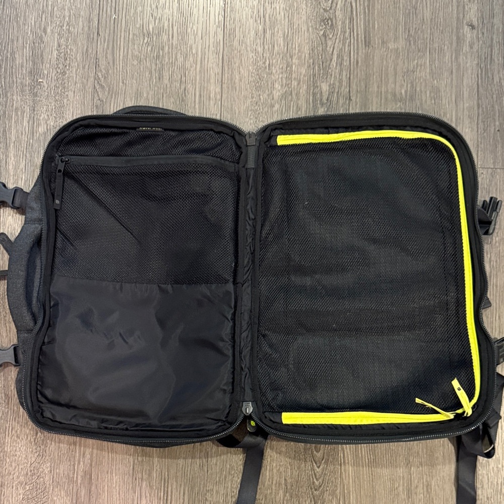 Incase EO Travel Backpack - Picture 6 of 9